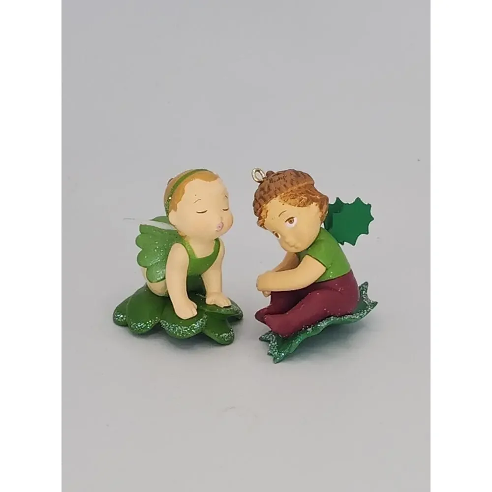Hallmark Mistletoe and Holly Ornament 2018‎ U76